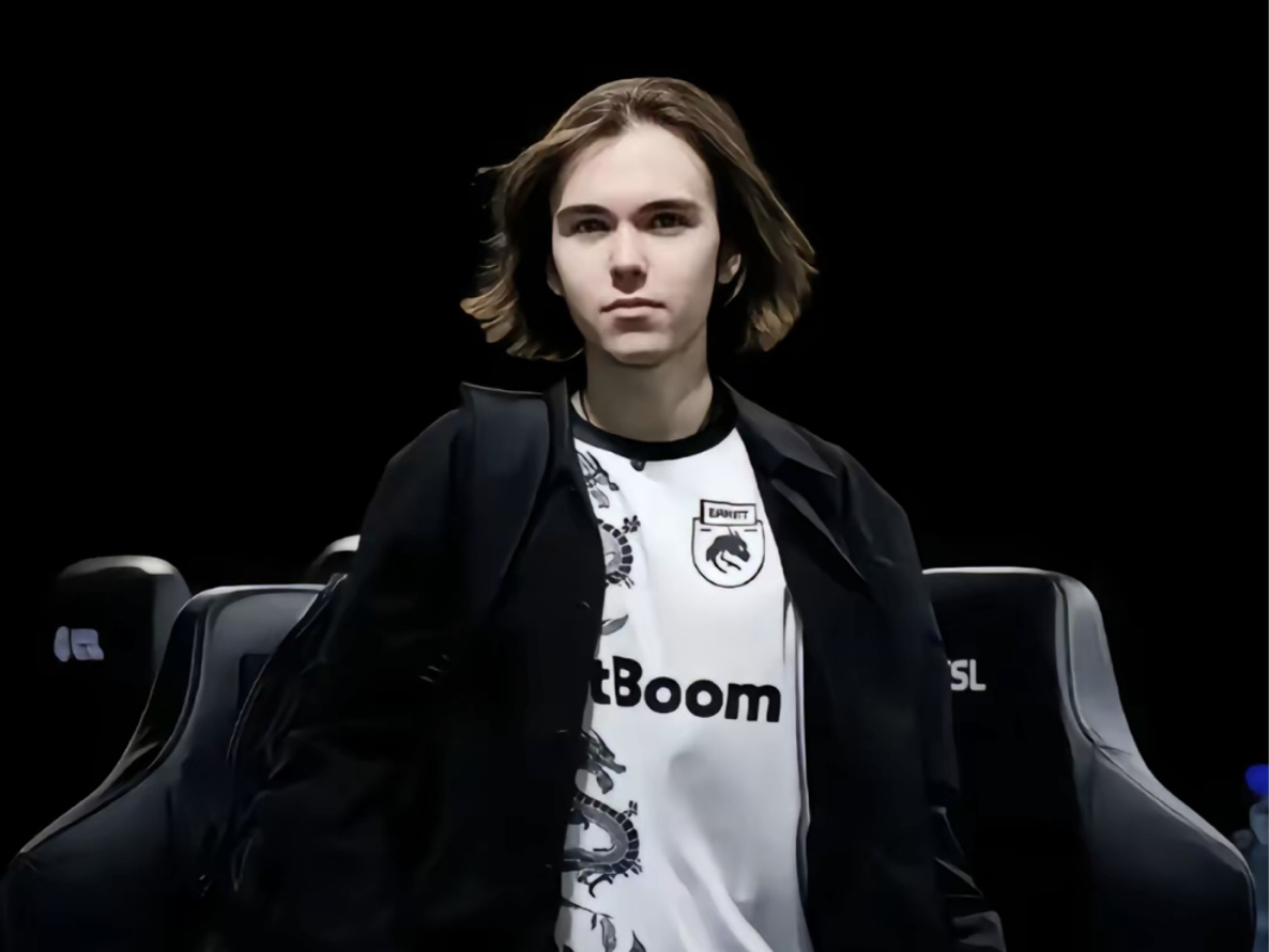 xiaocaobao 的 Vampire 爆炸性伤害 LANGX 的石人设置了一道墙，SG消灭了 Big Green Mood