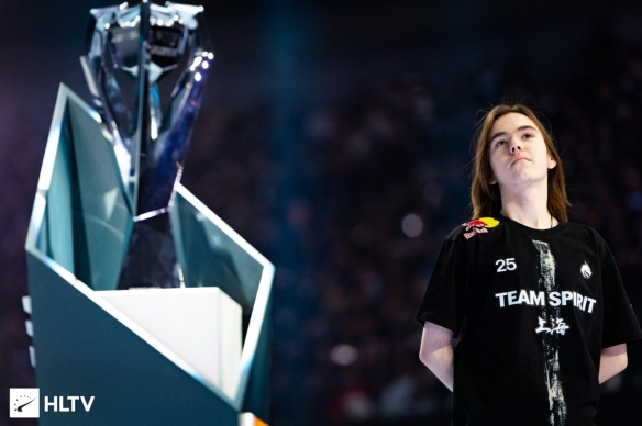 这么快出结果不换人？涵艺谈BLG明年阵容：明年应该挺乐观的！！