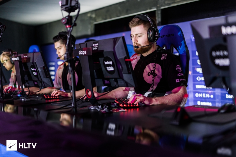 EDG赛后群访 教练：今天打了两把不一样的阵容 但是没发挥好